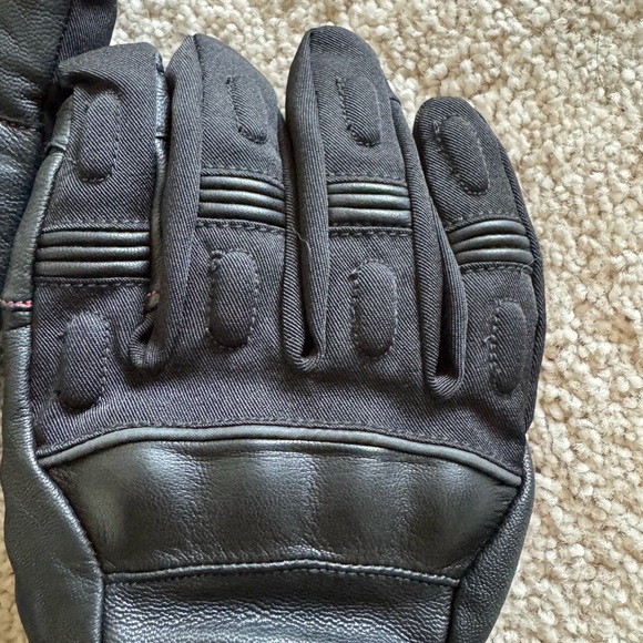 Battery Powered, Heated Black Leather Motorcycle Gloves - Picture 6 of 7